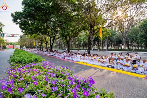 ภาพ No.120069:พิธีต้อนรับพระธรรมยาตรา ในโครงการธรรมยาตรา กตัญญูบูชา มหาปูชนียาจารย์ พระมงคลเทพมุนี(สด จนฺทสโร) พระผู้ปราบมาร อนุสรณ์สถาน 7 แห่ง ปีที่ 12 วันที่ 28 มกราคม พ.ศ. 2567 ณ วัดพระธรรมกาย จ.ปทุมธานี