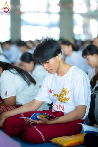 ภาพ No.143730:พิธีถวายผ้าไตร, สวดธรรมจักร, ปฏิบัติธรรม และฟังแสดงพระธรรมเทศนา ภาษาเมียนมา โดยมีสาธุชนชาวเมียนมากว่า 4,000 คน เข้าร่วมพิธี ณ มหารัตนวิหารคด วัดพระธรรมกาย วันอาทิตย์ที่ 7 กรกฎาคม พ.ศ. 2567