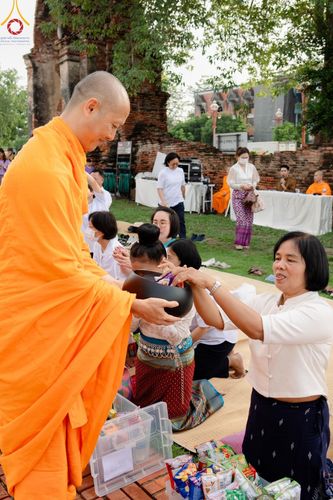 ภาพ No.138580:พิธีตักบาตร วัดราชบูรณะ จ.พระนครศรีอยุธยา วันที่ 25 พฤษภาคม พ.ศ.2567