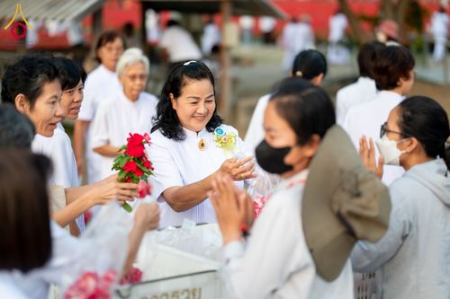 ภาพ No.185520:กิจกรรมเก็บดอกแพงรวย วันอาทิตย์ที่ 22 ธันวาคม พ.ศ. 2567 ณ ทุ่งสวรรค์ ตะวันฉาย วัดพระธรรมกาย