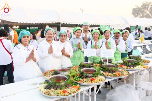 ภาพ No.191079:พิธีถวายภัตตาหารเป็นสังฆทาน แด่พระธรรมยาตรา ณ อนุสรณ์สถานคลองบางนางแท่น อ.สามพราน จ.นครปฐม ในโครงการธรรมยาตรา กตัญญูบูชา มหาปูชนียาจารย์ พระมงคลเทพมุนี(สด จนฺทสโร) พระผู้ปราบมาร อนุสรณ์สถาน 7 แห่ง ปีที่ 13 วันที่ 8 มกราคม พ.ศ. 2568