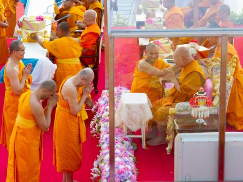 ภาพ No.219633:วันอังคารที่ 22 เมษายน พ.ศ. 2568 พิธีถวายมหาสังฆทานคณะสงฆ์ 40,000 กว่าวัดทั่วประเทศ เนื่องในวันคุ้มครองโลก ณ วัดพระธรรมกาย จ.ปทุมธานี