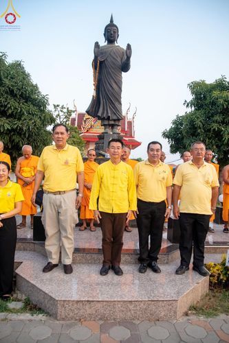 ภาพ No.59175:พิธีปลงผมและแห่นาคธรรมทายาท ในโครงการบรรพชาสามเณร ภาคฤดูร้อน เฉลิมพระเกียรติพระบาทสมเด็จพระเจ้าอยู่หัว เนื่องในโอกาส  พระราชพิธีมหามงคลเฉลิมพระชนมพรรษา 6 รอบ  ปลงผมนาคในวันที่ 21 เมษายน พ.ศ 2567 ณ วัดกลางธนรินทร์ (ธรรมอุทยานบ้านแป้ง)