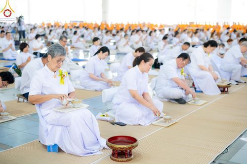 ภาพ No.147803:พิธีถวายภัตตาหารเมนูสวรรค์ ในพรรษาแห่งการเข้าถึงธรรม วันเสาร์ที่ 10 สิงหาคม พ.ศ. 2567 ณ หอฉันคุณยายอาจารย์ฯ วัดพระธรรมกาย