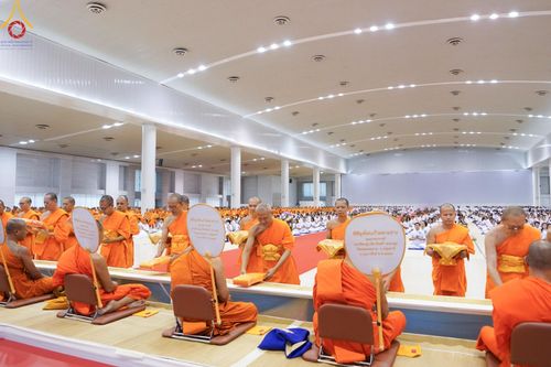 ภาพ No.146144:วันมหารำลึก ครั้งที่ 34 พิธีร่วมรำลึกถึงนักสร้างบารมีที่ล่วงลับไปแล้ว , พิธีสวดพระพุทธมนต์ ณ ห้องแก้วสารพัดนึก 1 วัดพระธรรมกาย วันเสาร์ที่ 27 กรกฎาคม พ.ศ. 2567