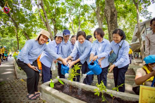 ภาพ No.226776:กิจกรรมจิตอาสาพัฒนา “เราทำความ ดี ด้วยหัวใจ” เนื่องในโอกาสวันพระบาทสมเด็จพระปกเกล้าเจ้าอยู่หัว ณ วัดพระธรรมกาย อ.คลองหลวง จ.ปทุมธานี วันพุธที่ 28 พฤษภาคม พ.ศ. 2568