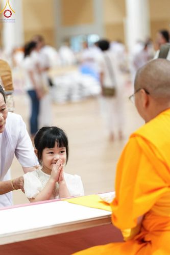 ภาพ No.180867:พิธีถวายภัตตาหารเมนูสวรรค์ และพิธีถวายอุปกรณ์กันหนาว แด่คณะพระภิกษุสามเณรวัดพระธรรมกาย วันอาทิตย์ที่ 8 ธันวาคม พ.ศ.2567 ณ สภาธรรมกายสากล วัดพระธรรมกาย