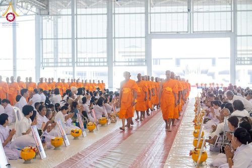 ภาพ No.277782:วันเสาร์ที่ 6 ธันวาคม พ.ศ. 2568 พิธีบรรพชาอุปสมบทและพิธีถวายบาตร โครงการอุปสมบทบูชาธรรมมหาปูชนียาจารย์ ประจำปี พ.ศ.2568 โครงการบวชพระนานาชาติ AEC และ WAB รุ่น CEO (นักบริหาร) รุ่นที่ 5 ณ มหาธรรมกายเจดีย์ วัดพระธรรมกาย