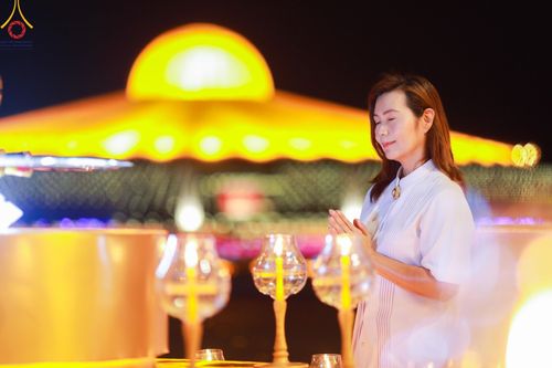 ภาพ No.150360:พิธีจุดประทีป และพิธีฉลองชัยสวดมนต์ บทธัมมจักกัปปวัตตนสูตร ครบ 6,668,272,727 จบ เนื่องในวันธรรมชัย 27 สิงหาคม พ.ศ. 2567 ณ มหารัตนวิหารคด วัดพระธรรมกาย