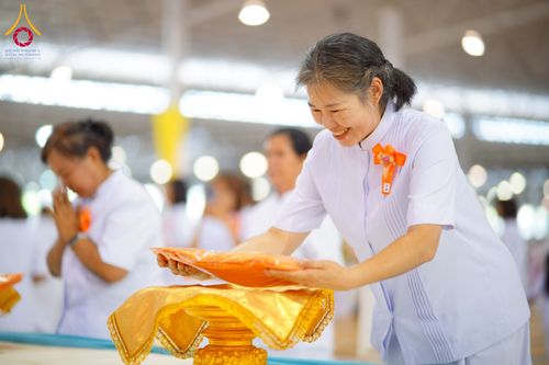 ภาพ No.215443:วันอาทิตย์ต้นเดือนที่ 6 เมษายน พ.ศ. 2568 ขบวนอัญเชิญผ้าป่าสมทบ มหาสังฆทาน 40,000 กว่าวัดทั่วประเทศ ณ สภาธรรมกายสากล วัดพระธรรมกาย