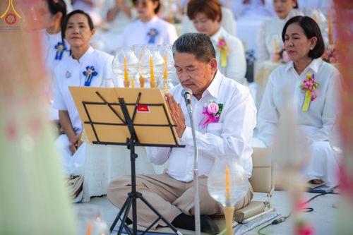 ภาพ No.192698:พิธีจุดประทีปถวายเป็นพุทธบูชา และบูชาธรรมมหาปูชนียาจารย์ ณ อนุสรณ์สถานคลองบางนางแท่น อ.สามพราน จ.นครปฐม ในโครงการธรรมยาตรา กตัญญูบูชา มหาปูชนียาจารย์ พระมงคลเทพมุนี(สด จนฺทสโร) พระผู้ปราบมาร อนุสรณ์สถาน 7 แห่ง ปีที่ 13 วันที่ 10 มกราคม พ.ศ. 2568