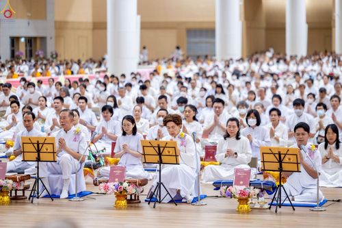 ภาพ No.228373:วันอาทิตย์ที่ 8 มิถุนายน พ.ศ. 2568 พิธีถวายทุนสนับสนุนพระไตรปิฎกฉบับธรรมชัย และอนุรักษ์คัมภีร์โบราณ ณ ห้องแก้วสารพัดนึก 2 วัดพระธรรมกาย