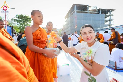 ภาพ No.313985:วันอาทิตย์ที่ 14 มีนาคม พ.ศ. 2569 ทำบุญเมืองหาดใหญ่ตักบาตรพระ 1,109 รูป เติมบุญใหญ่ หลังวิกฤตมหาอุทกภัย ณ ซุ้มประตูไชน่าทาวน์ ถนนศุภสารรังสรรค์ อ.หาดใหญ่ จ.สงขลา