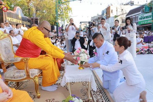 ภาพ No.311198:วันเสาร์ที่ 28 กุมภาพันธ์ พ.ศ. 2569 พิธีตักบาตรพระมหากุศล 11,250 รูป เฉลิมฉลอง 1,250 ปีศรีธรรมราชเจดีย์ สู่มรดกโลก ณ ถนนราชดำเนิน บริเวณหน้าวัดพระมหาธาตุวรมหาวิหาร อ.เมือง จ.นครศรีธรรมราช