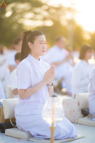 ภาพ No.292007:วันที่ 10 มกราคม พ.ศ. 2569 พิธีจุดประทีปถวายเป็นพุทธบูชา และบูชาธรรมมหาปูชนียาจารย์  ณ อนุสรณ์สถานคลองบางนางแท่น อ.สามพราน จ.นครปฐม ในโครงการธรรมยาตรา กตัญญูบูชา มหาปูชนียาจารย์ พระมงคลเทพมุนี(สด จนฺทสโร) พระผู้ปราบมาร อนุสรณ์สถาน 7 แห่ง ปีที่ 14