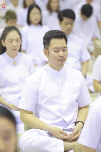 ภาพ No.311404:วันอาทิตย์ต้นเดือนที่ 1 มีนาคม พ.ศ.2569 พิธีตักบาตร และ พิธีบูชาข้าวพระ ณ สภาธรรมกายสากล วัดพระธรรมกาย