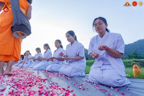 ภาพ No.280037:วันที่ 31 ธันวาคม พ.ศ. 2568 เดินธรรมยาตราที่บรมพุทธโธ อินโดนีเซีย