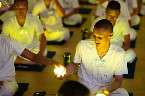ภาพ No.341555:วันที่ 26 กรกฎาคม พ.ศ. 2569 โครงการพัฒนาคุณธรรม จริยธรรม สำหรับนักเรียนนายสิบตำรวจ (นสต.) รุ่นที่ 17 ศูนย์ฝึกอบรมตำรวจภูธรภาค 1 ได้จัดกิจกรรม  จุดเทียนรวมใจและปฏิบัติธรรมเจริญสมาธิภาวนา เพื่อน้อมอุทิศถวายเป็นพระราชกุศลฯ ณ ศูนย์ปฏิบัติธรรมเวิล์ดพีช วัลเล่