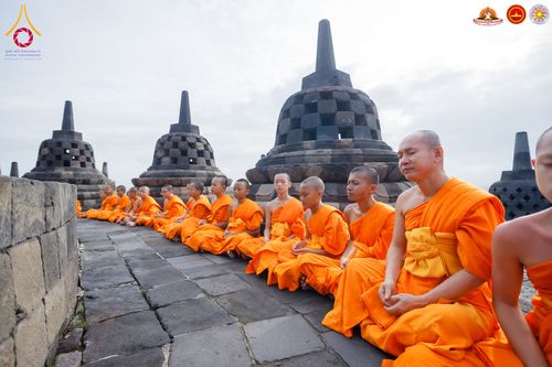 ภาพ No.280107:วันที่ 31 ธันวาคม พ.ศ. 2568 เดินธรรมยาตราที่บรมพุทธโธ อินโดนีเซีย