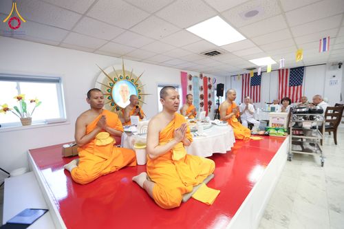 ภาพ No.321622:วันอาทิตย์ที่ 12 เมษายน พ.ศ.2569 กิจกรรมงานบุญวันสงกรานต์ (ตักบาตร ขอขมาพ่อแม่ สรงน้ำพระ รดน้ำขอพร) ณ วัดพระธรรมกายจอร์เจีย ประเทศสหรัฐอเมริกา