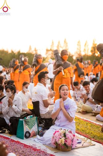 ภาพ No.108009:พิธีต้อนรับพระธรรมยาตรา ในโครงการธรรมยาตรากตัญญูบูชา มหาปูชนียาจารย์ พระมงคลเทพมุนี(สด จนฺทสโร) พระผู้ปราบมาร อนุสรณ์สถาน 7 แห่ง ปีที่ 12 วันที่ 7 มกราคม พ.ศ. 2567 ณ อนุสรณ์สถานคลองบางนางแท่น  อ.สามพราน จ.นครปฐม