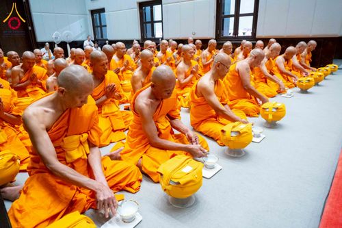 ภาพ No.277874:วันเสาร์ที่ 6 ธันวาคม พ.ศ. 2568 พิธีบรรพชาอุปสมบทและพิธีถวายบาตร โครงการอุปสมบทบูชาธรรมมหาปูชนียาจารย์ ประจำปี พ.ศ.2568 โครงการบวชพระนานาชาติ AEC และ WAB รุ่น CEO (นักบริหาร) รุ่นที่ 5 ณ มหาธรรมกายเจดีย์ วัดพระธรรมกาย