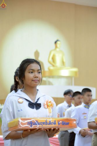 ภาพ No.246065:วันเสาร์ที่ 13 กันยายน พ.ศ. 2568 พิธีมอบผ้าไตรประธานกฐินสัมฤทธิ์เด็กดี V-Star ณ สภาธรรมกายสากล วัดพระธรรมกาย