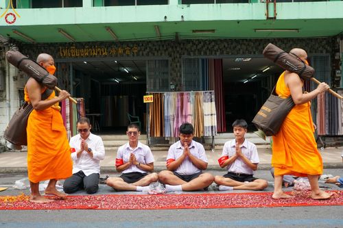 ภาพ No.128345:พิธีอัญเชิญพระบรมสารีริกธาตุ " ใจกลางเมืองนครหาดใหญ่ " เพื่อประดิษฐาน ณ มหารัตนเจดีย์สิริปทุมสวรรค์ (เจดีย์อริยพุทธะ 5 พระองค์) ศูนย์ปฏิบัติธรรมภาคใต้ อ.บางกล่ำ จ.สงขลา  วันที่ 9 มีนาคม พ.ศ.2567 (ชุดที่ 1)