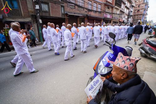 ภาพ No.129859:พิธีตัดปอยผมและแห่นาคธรรมทายาท ในโครงการบรรพชา 1,250 รูป ณ แดนประสูติ สวนลุมพินี ประเทศเนปาล วันที่ 2 มีนาคม พ.ศ. 2567