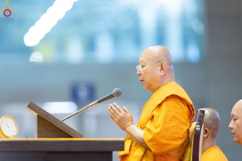 ภาพ No.137315:พิธีตักบาตร และปฏิบัติธรรม ในวันวิสาขบูชา วันพุธที่ 22 พฤษภาคม พ.ศ. 2567 ( วันพระขึ้น15 ค่ำ เดือน 6 ) ณ วัดพระธรรมกาย จ.ปทุมธานี