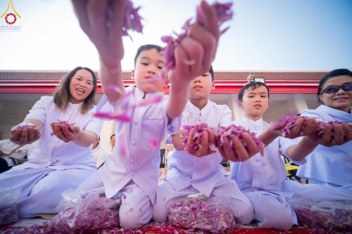 ภาพ No.110536:พิธีต้อนรับพระธรรมยาตรา ในโครงการธรรมยาตรากตัญญูบูชา มหาปูชนียาจารย์ พระมงคลเทพมุนี(สด จนฺทสโร) พระผู้ปราบมาร อนุสรณ์สถาน 7 แห่ง ปีที่ 12 วันที่ 11 มกราคม พ.ศ. 2567 ณ อนุสรณ์สถานลำดับที่ 3 สถานที่เกิดใหม่ในเพศสมณะ วัดสองพี่น้อง จ.สุพรรณบุรี