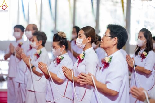 ภาพ No.89585:พิธีตักบาตร ข้าวสารอาหารแห้ง พิธีบูชาข้าวพระ และพิธีจุดเทียนใจ ไฟนิรันดร์  อนันตชัย ณ สภาธรรมกายสากล วัดพระธรรมกาย วันอาทิตย์ที่ 1 ตุลาคม พ.ศ. 2566