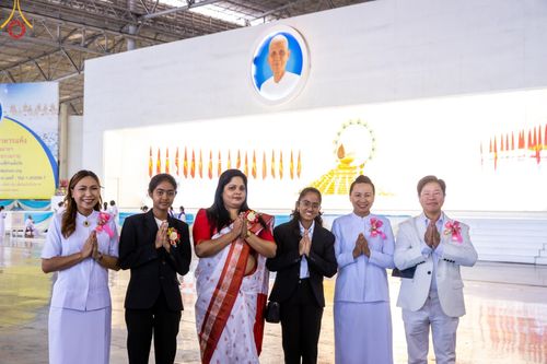 ภาพ No.207381:พิธีตักบาตร และปฏิบัติธรรมช่วงสาย ในวันมาฆบูชา วันพุธที่ 12 กุมภาพันธ์ พ.ศ. 2568 ณ วัดพระธรรมกาย จังหวัดปทุมธานี