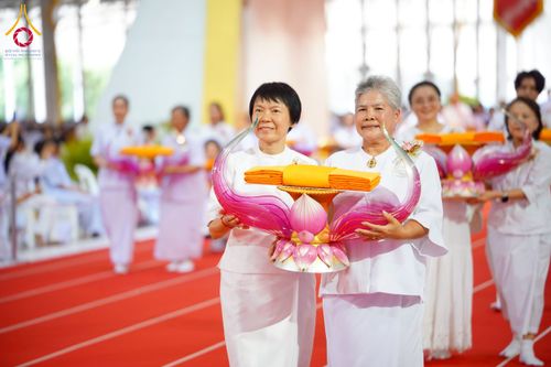 ภาพ No.215537:วันอาทิตย์ต้นเดือนที่ 6 เมษายน พ.ศ. 2568 ขบวนอัญเชิญผ้าป่าสมทบ มหาสังฆทาน 40,000 กว่าวัดทั่วประเทศ ณ สภาธรรมกายสากล วัดพระธรรมกาย