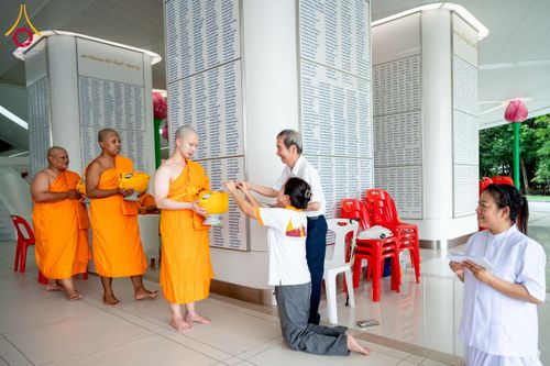 ภาพ No.244931:วันเสาร์ที่ 6 กันยายน พ.ศ. 2568 พิธีถวายบาตร บรรพชา อุปสมบทของนาคธรรมทายาท โครงการอุปสมบทหมู่บูชาธรรมครบรอบ 108 ปี  วันครูผู้ค้นพบวิชชาธรรมกาย ณ โบสถ์พระไตรปิฎก วัดพระธรรมกาย