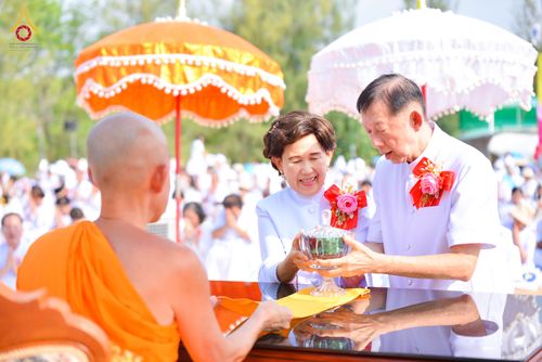 ภาพ No.327361:วันศุกร์ที่ 1 พฤษภาคม พ.ศ.2569 พิธีทอดผ้าป่า โปรยรัตนชาติ ตอกเสาเข็มมงคลต้นแรก สถาปนา “องค์พระเจดีย์เพื่อสร้างสันติภาพโลก” (แห่งแรกของภาคอีสาน) ณ ธุดงคสถานอำนาจเจริญ  อ.เมือง จ.อำนาจเจริญ