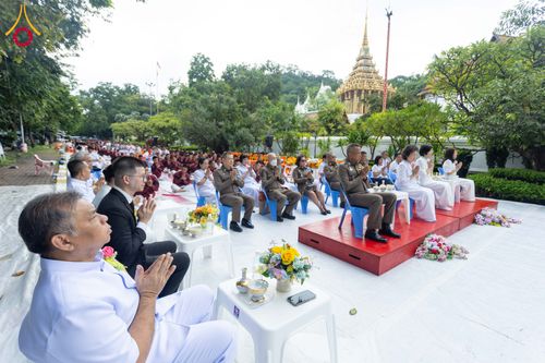 ภาพ No.351493:วันที่ 22 กันยายน พ.ศ. 2569  พิธีตักบาตรสามเณรธรรมทายาท โครงการบรรพชาพัฒนาคุณธรรม จริยธรรม  สำหรับนักเรียนนายสิบตำรวจ (นสต.) รุ่นที่ 16 ศูนย์ฝึกอบรมตำรวจภูธรภาค 1  ณ วัดพระพุทธบาทราชวรมหาวิหาร
