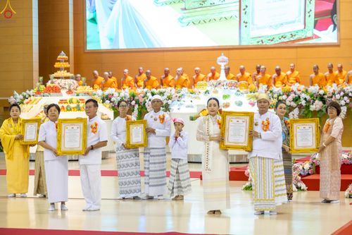 ภาพ No.327786:วันที่ 3 พฤษภาคม พ.ศ.2569 พิธีรับมอบพระบรมสารีริกธาตุ จากสาธารณรัฐแห่งสหภาพเมียนมา ณ ห้องแก้วสารพัดนึก วัดพระธรรมกาย