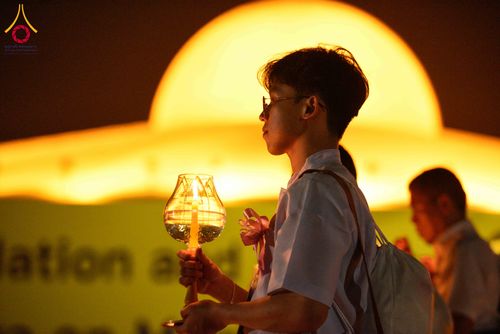 ภาพ No.312278:วันอังคารที่ 3 มีนาคม พ.ศ.2569 พิธีเวียนประทักษิณและจุดมาฆประทีป (ภาพชุดที่ 2) ณ ลานธรรมพระมหาธรรมกายเจดีย์ วัดพระธรรมกาย