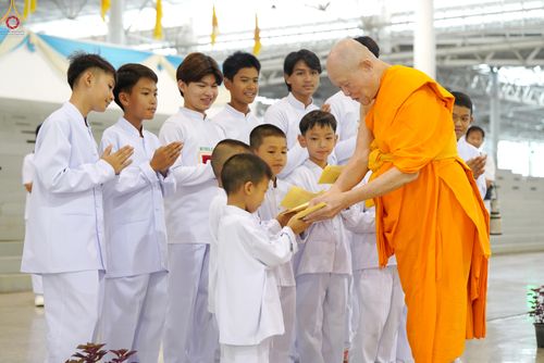 ภาพ No.341917:วันพุธที่ 29 กรกฎาคม พ.ศ. 2569 พิธีประดิษฐานพระบรมสารีริกธาตุภายในเกศดอกบัวตูมองค์พระธรรมกายเพื่ออัญเชิญไปประดิษฐาน  วัดพุทธสันติวัน ธรรมชัย เมืองนาคปูร์ รัฐมหาราษฏระ ประเทศอินเดีย ณ  วัดพระธรรมกาย จ.ปทุมธานี