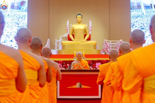 ภาพ No.84726:พิธีบรรจุพระบรมสารีริกธาตุภายในเกตุดอกบัวตูม องค์พระประธาน ณ ห้องแก้วสารพัดนึก 2 วัดพระธรรมกาย ในวันอาสาฬหบูชา อังคารที่ 1 สิงหาคม พ.ศ.2566