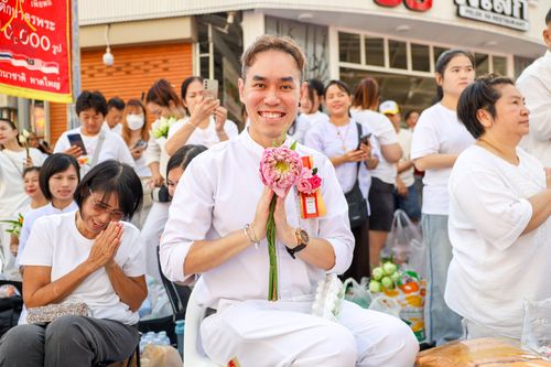 ภาพ No.343185:วันอาทิตย์ที่ 16 สิงหาคม พ.ศ.2569 พิธีตักบาตรพระ 10,000 รูป นานาชาติ ปีที่ 23 คณะสงฆ์ 4 ประเทศ 14 จังหวัดภาคใต้ น้อมถวายเป็นพุทธบูชา ทำบุญเพื่อแม่- พ่อ ณ ถนนนิพัทธ์อุทิศ 3 อ.หาดใหญ่ จ.สงขลา