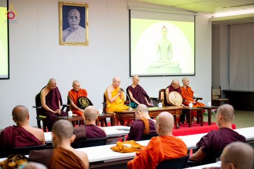 ภาพ No.325585:วันที่ 24 เมษายน พ.ศ.2569 หลวงพ่อทัตตชีโว รองเจ้าอาวาสวัดพระธรรมกาย ถวายการต้อนรับและปฏิสันถารคณะสงฆ์เมียนมาร์