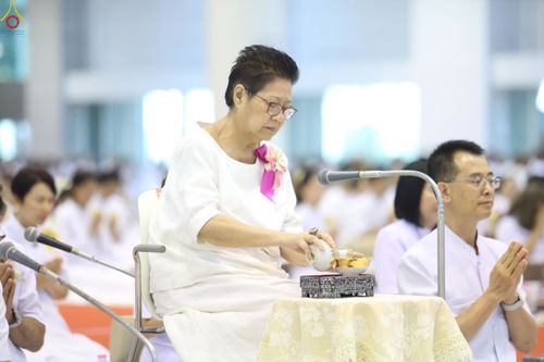 ภาพ No.240923:วันพุธที่ 27 สิงหาคม พ.ศ. 2568 พิธีทอดผ้าป่าเพื่อสร้างอาคาร  82 ปี หลวงพ่อธัมมชโย สมทบกฐินวัดพระธรรมกาย และกฐิน 30,000 วัดทั่วประเทศ ครั้งที่ 1