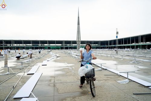 ภาพ No.225286:วันที่ 20 - 27 เมษายน พ.ศ. 2568 "ภาพแห่งความปลื้มที่ไม่มีวันจบ" คณะสงฆ์สามเณร เจ้าหน้าที่ และสาธุชน ร่วมแรงร่วมใจกันเตรียมงานและเก็บงาน เพื่อวันคุ้มครองโลก พิธีถวายมหาสังฆทานคณะสงฆ์ 40,000 กว่าวัดทั่วประเทศ