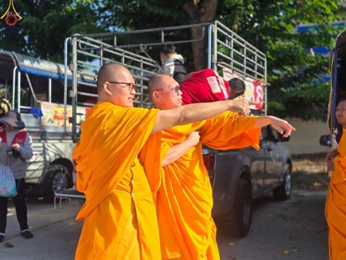 ภาพ No.191634:V.49 สารพัดV สารพัดดี ที่ธรรมยาตรา ในโครงการธรรมยาตรา กตัญญูบูชา มหาปูชนียาจารย์ พระมงคลเทพมุนี(สด จนฺทสโร) พระผู้ปราบมาร อนุสรณ์สถาน 7 แห่ง ปีที่ 13 ระหว่างวันที่ 2-31 มกราคม พ.ศ. 2568