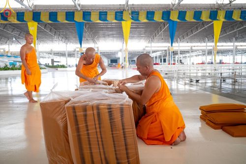 ภาพ No.58456:V.41 เทหมดใจ  ลุยต่อไป ร้อยซาวปี การเตรียมงาน การปฏิบัติงาน และการเก็บงาน ของเจ้าหน้าที่หน่วยงานต่างๆ เพื่อพิธีฉลองอายุวัฒนมงคล 80 ปี หลวงพ่อธัมมชโย และรับถวายมหาสังฆทาน 10,000 กว่าวัดทั่วประเทศ ในวันคุ้มครองโลก จันทร์ที่ 22 เมษายน พ.ศ. 2567