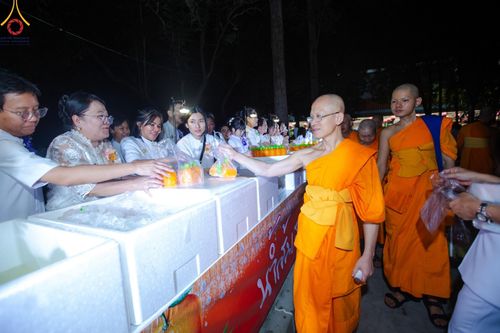 ภาพ No.167933:พิธีทอดกฐิน และ พิธีกรานกฐิน ในวันอาทิตย์ที่ 3 พฤศจิกายน พ.ศ. 2567 ณ วัดพระธรรมกาย จ.ปทุมธานี