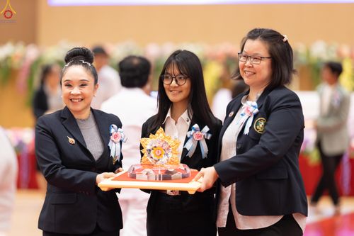 ภาพ No.311838:วันอังคารที่ 3 มีนาคม พ.ศ.2569 พิธีมอบโล่วัชรเกียรติยศ โครงการตอบปัญหาธรรมะทางก้าวหน้า ครั่งที่ 43, พิธีมอบโล่วัชรเกียรติยศ โครงการสอบตอบปัญหาศีลธรรม เพื่อสันติภาพโลก (World-Pec) ครั้งที่ 19 ณ สภาธรรมกายสากล วัดพระธรรมกาย