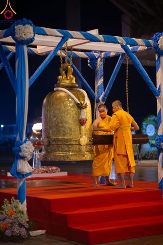 ภาพ No.90446:พิธีฉลองชัยสวดมนต์บทธัมมจักกัปปวัตตนสูตร 5,759,139,139 จบ เนื่องใน 139 ปี วันคล้ายวันเกิดด้วยรูปกายเนื้อ พระมงคลเทพมุนี (สด จนฺทสโร) พระผู้ปราบมาร วันอังคารที่ 10 ตุลาคม พ.ศ. 2566 ณ มหารัตนวิหารคด วัดพระธรรมกาย จ.ปทุมธานี